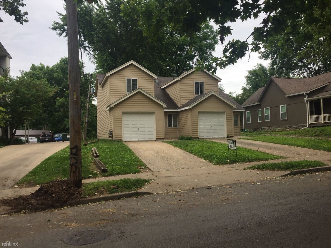 3909 Terrace St, Kansas City, MO 64111 Townhome Rentals in Kansas