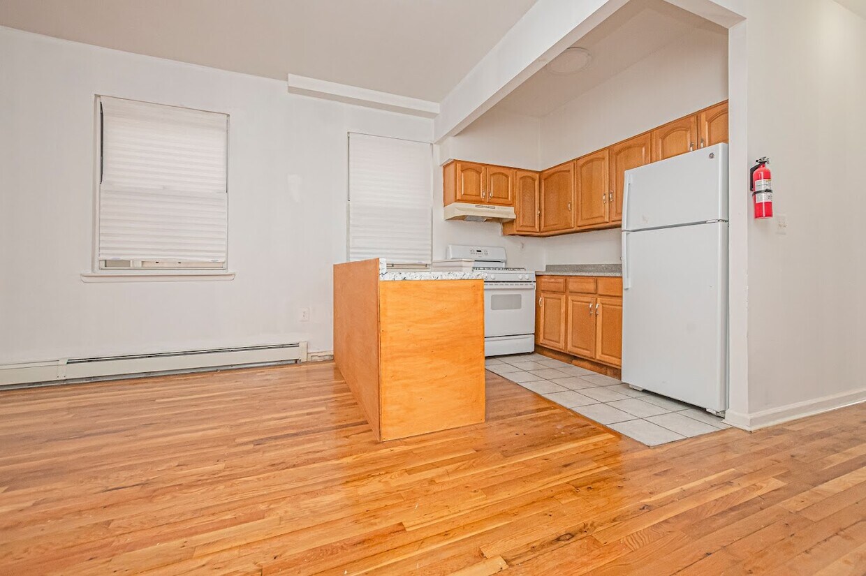 Primary Photo - 644 18th Ave
