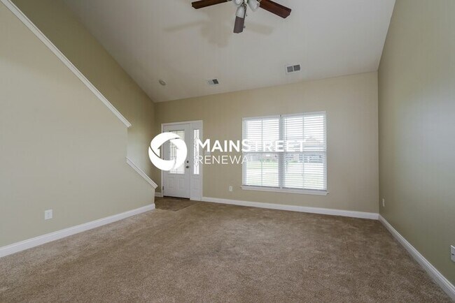 Building Photo - 4 Bedroom Pet-Friendly Home in Louisville, KY with Main Street Renewal
