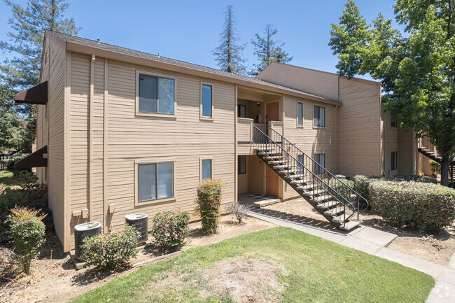 Building Photo - Ellis Lake Apartments