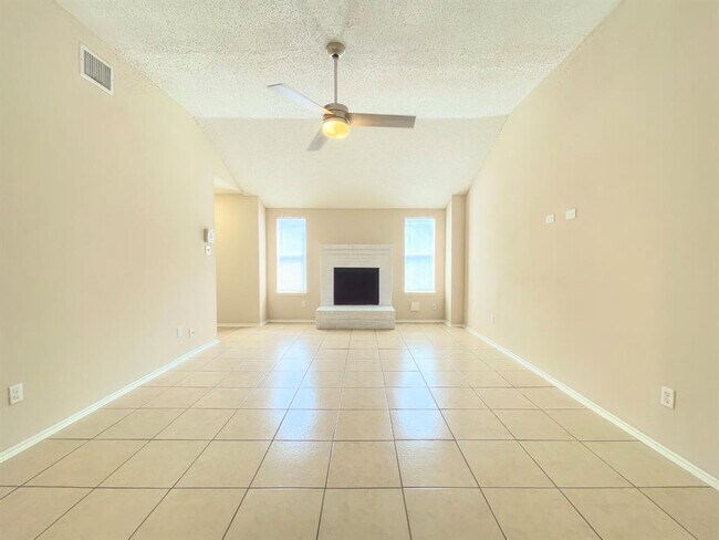 Foto del edificio - 5619 Gineridge Dr