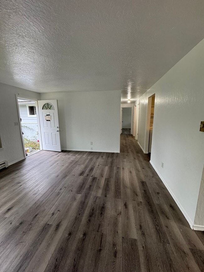 Building Photo - Charming 2-Bedroom Lakewood Duplex with Carport