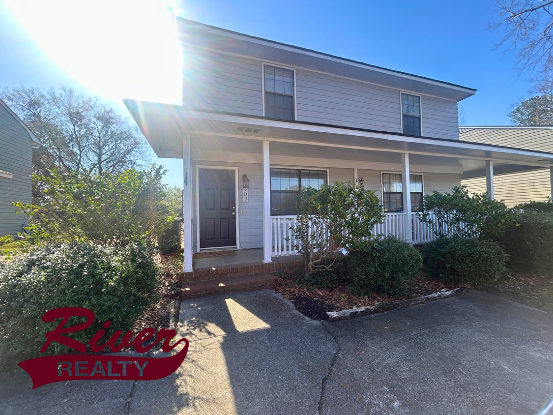 Foto principal - | $1075 | Charming North Augusta Townhouse...