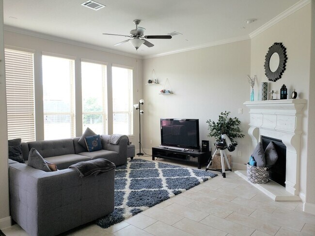 Building Photo - 10527 Angeline Springs Ln