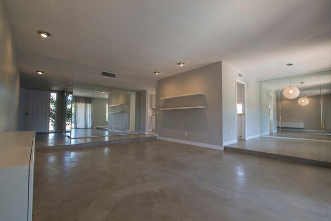 Building Photo - 7751 E Buena Terra Way