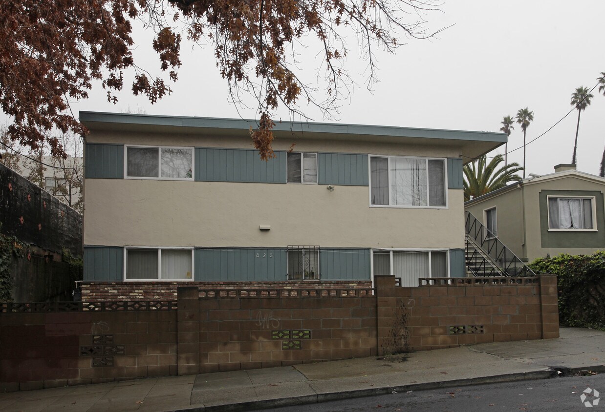 Building Photo - 822 E 24th St