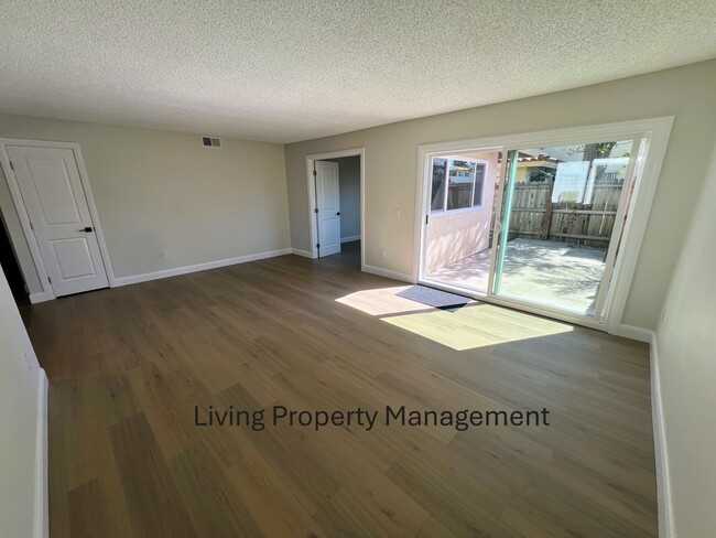 Photo - 18912 Valley Cir Townhome