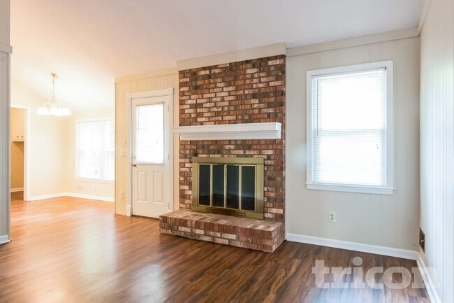 Foto del edificio - 208 Southampton Dr