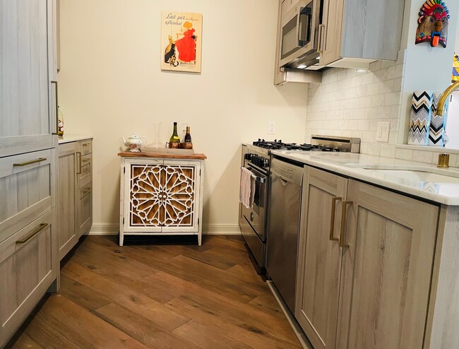 Kitchen - 401 Harrison St