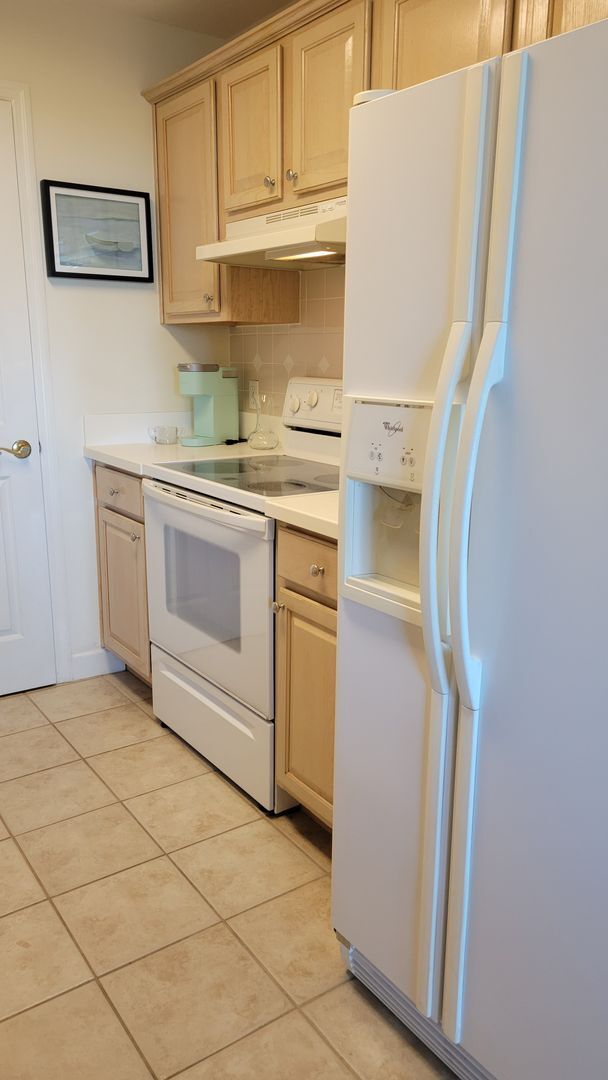 Building Photo - SHORT TERM/SEASONAL DOWNTOWN