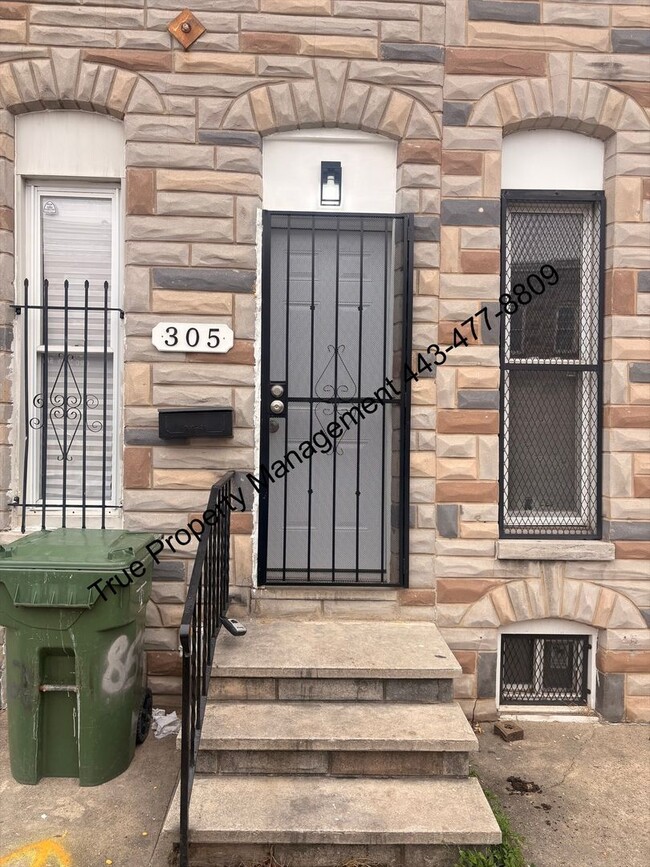Building Photo - 305 S Calhoun St