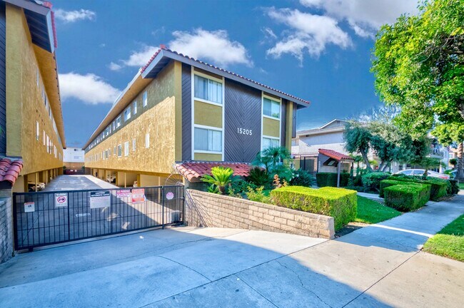 Foto del edificio - 15205 S Budlong Ave