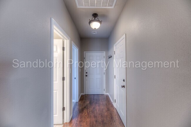 Foto del edificio - FOR LEASE | Jenks | 4 Bed, 2.5 Bath | $184...