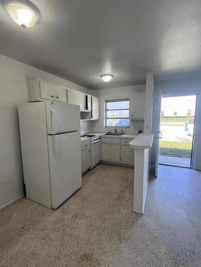 Foto del edificio - 598 Douglas Rd