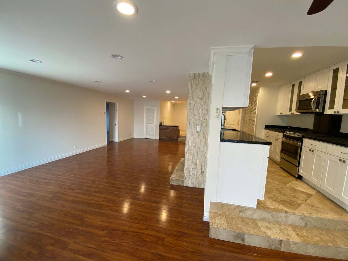 137 S Palm Dr Unit 402, Beverly Hills, CA 90212 Condo for Rent in