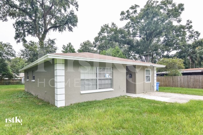 Building Photo - 500 Brenda Dr