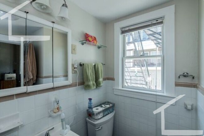 Foto del edificio - 126 Kenrick St