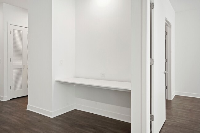 Photo - 229 W Hubbard St (Chicago, IL) Apartment
