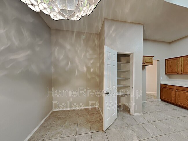 Building Photo - 604 Coal Creek Dr