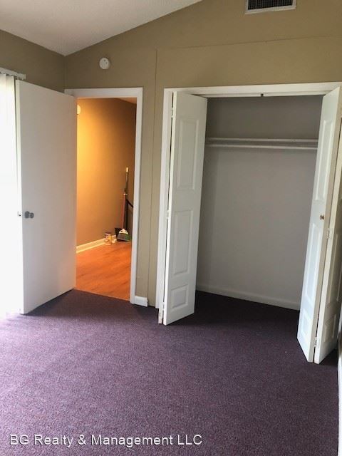 Building Photo - 2 br, 1.5 bath House - 302 Pillette Road #3