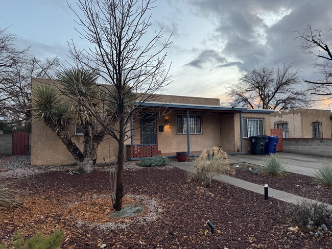 Building Photo - 2908 Monterey Ave SE