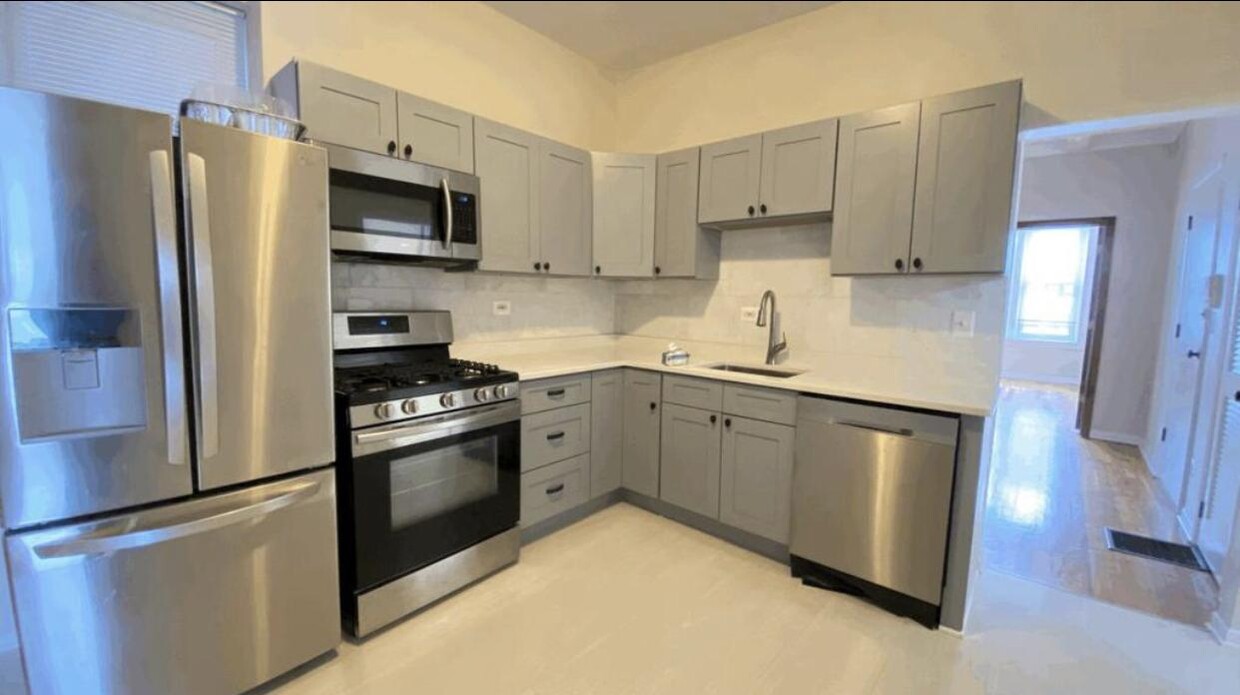 Foto principal - 2 bedroom in Chicago IL 60647