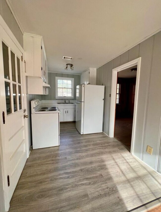 Kitchen - 1603 Osborne St