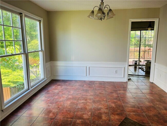 Building Photo - 2580 Binghampton Ln