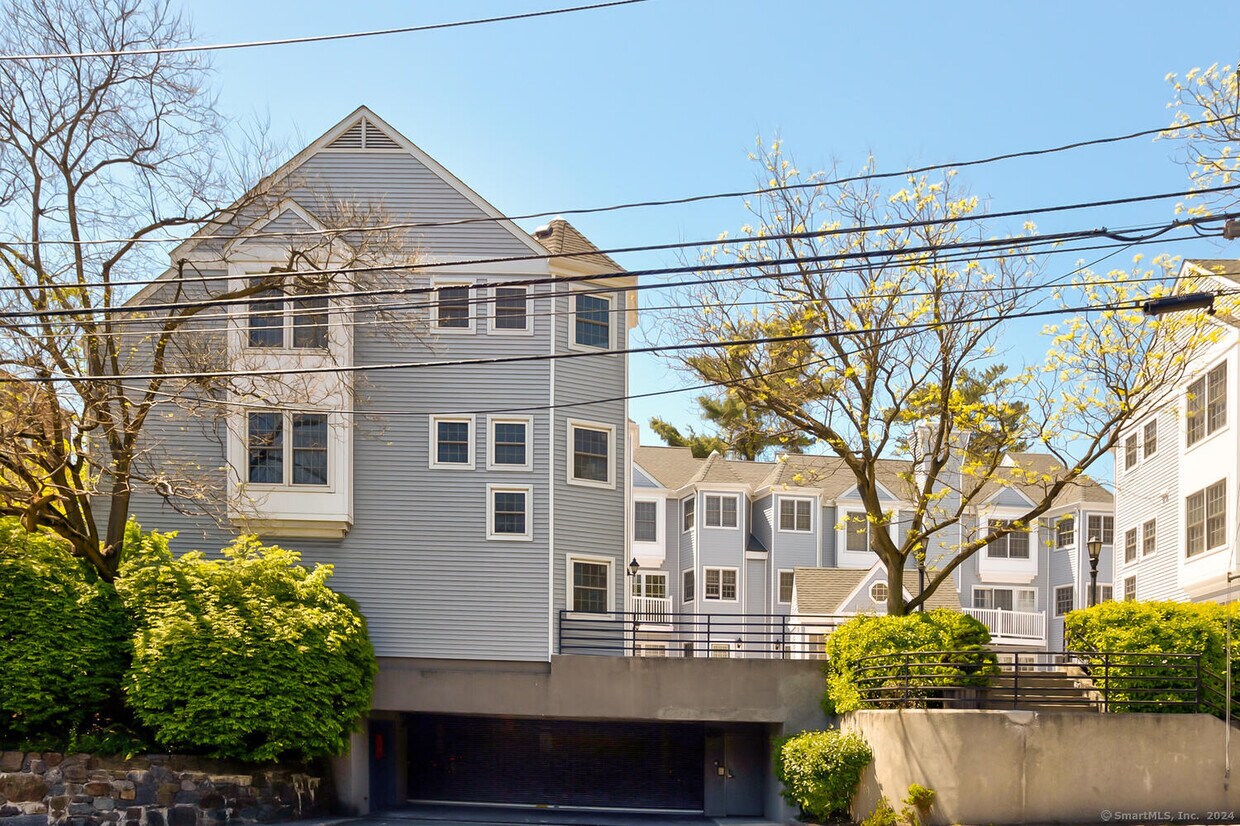 Primary Photo - 118 Grove St