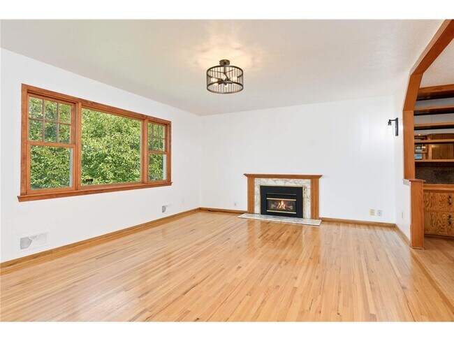 Foto del edificio - 5867 Central Ave NE