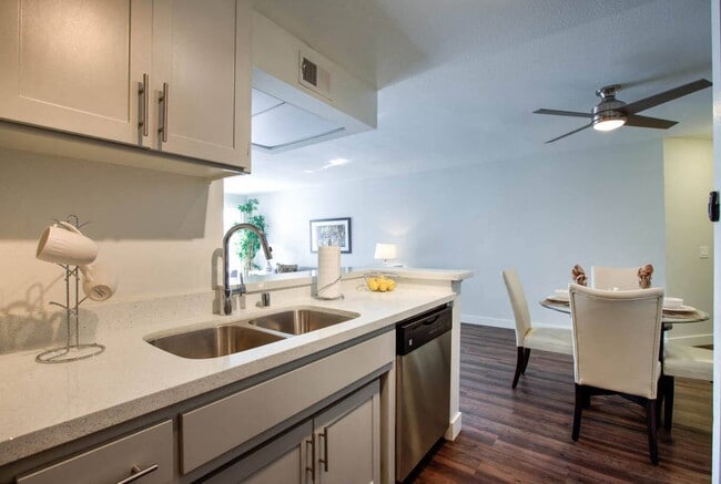 Building Photo - Toluca Lofts