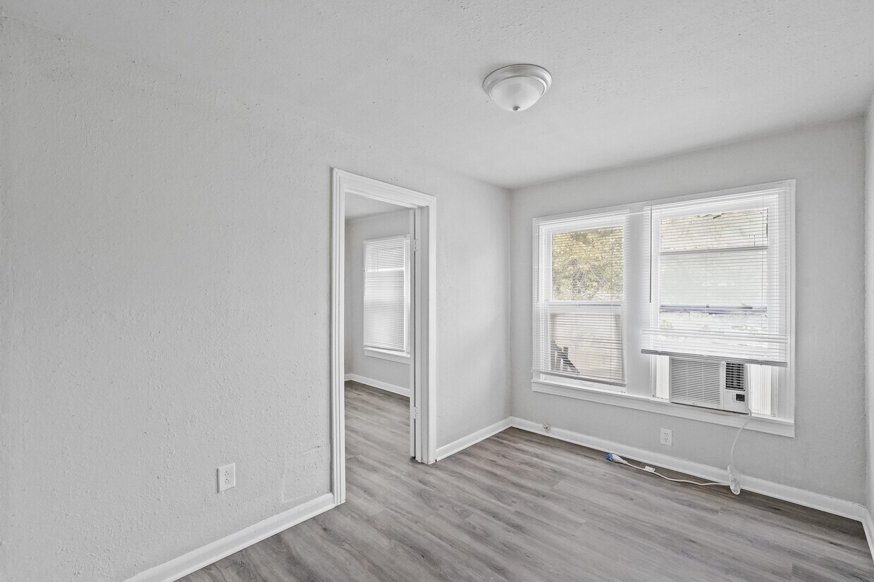 Foto del edificio - 8402 Brockton St