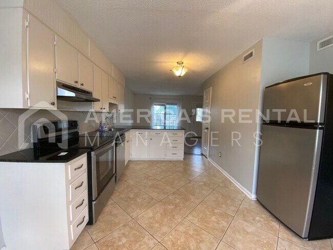 Foto del edificio - DEPOSIT PENDING!!! Townhome for rent in Le...