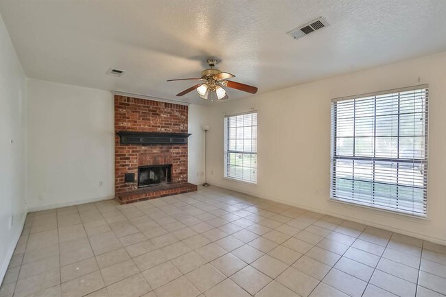 Building Photo - 13841 Purplemartin St