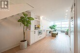 Photo principale - 111-111 St Clair Ave W