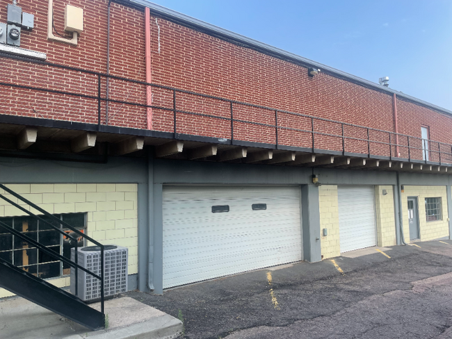 Building Photo - 1526 1/2 N Circle Dr