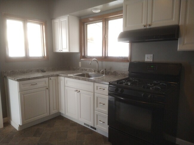 Kitchen - 1759 Barrows St