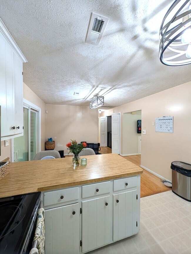 Foto del edificio - 5212 Hickory Fork Rd