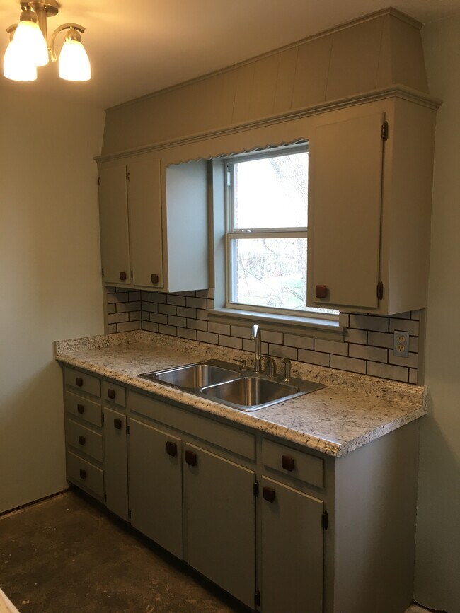Building Photo - 919 W 24th Pl