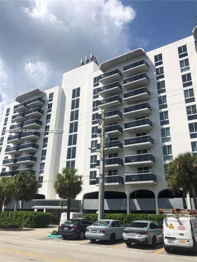 Primary Photo - 7928 West Dr