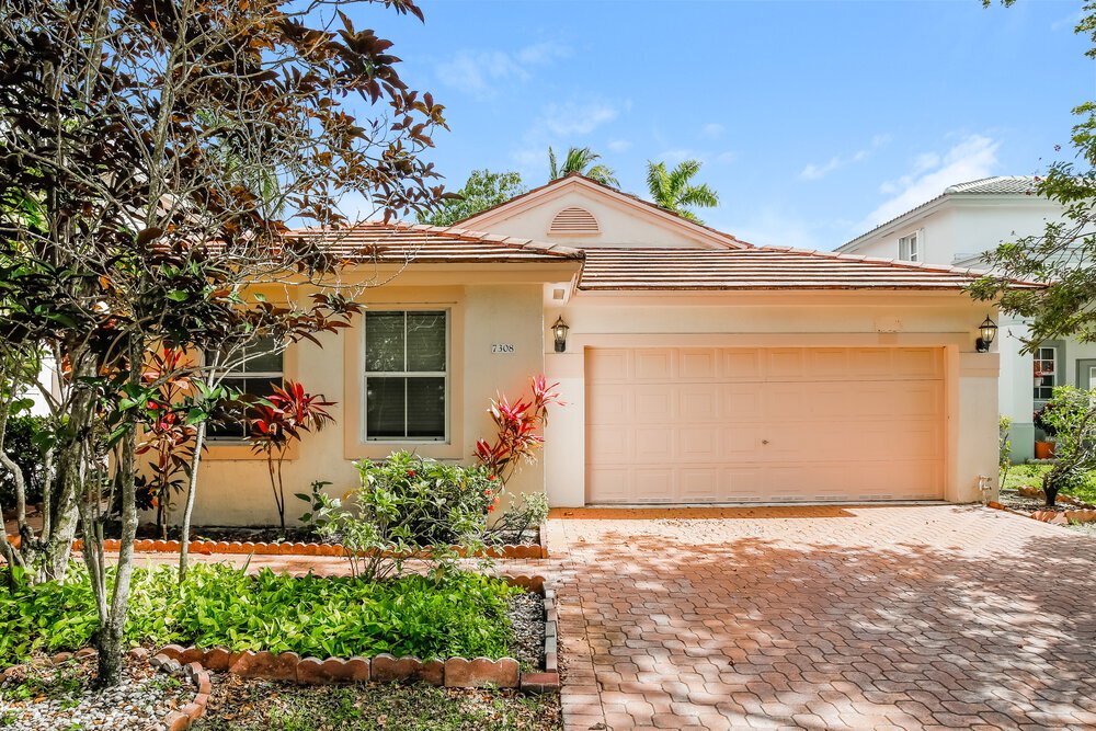 Foto principal - 7308 NW 1st Ct