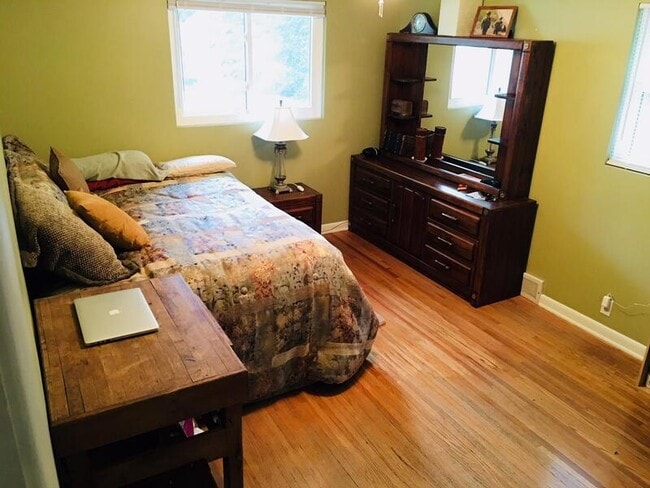 Foto del edificio - 5624 Lake St