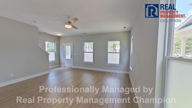 Building Photo - Modern Home Near Live Oak Pavilion