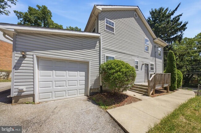 Foto del edificio - 7611 Temple Hill Rd