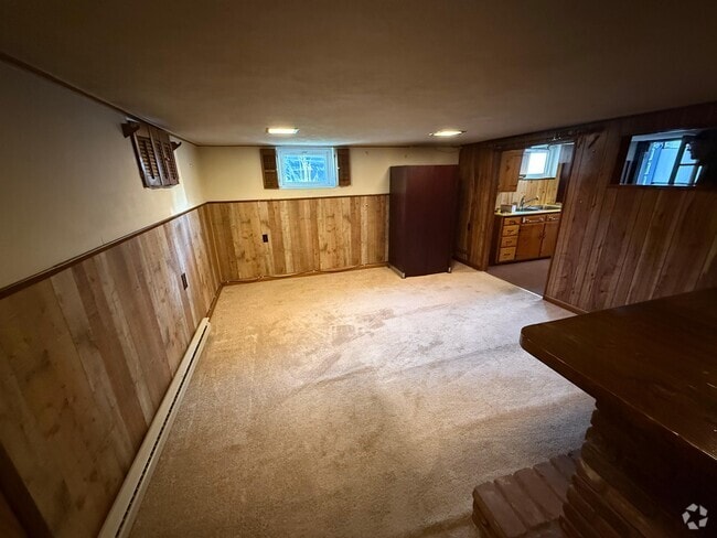 Building Photo - 58 Beecher St