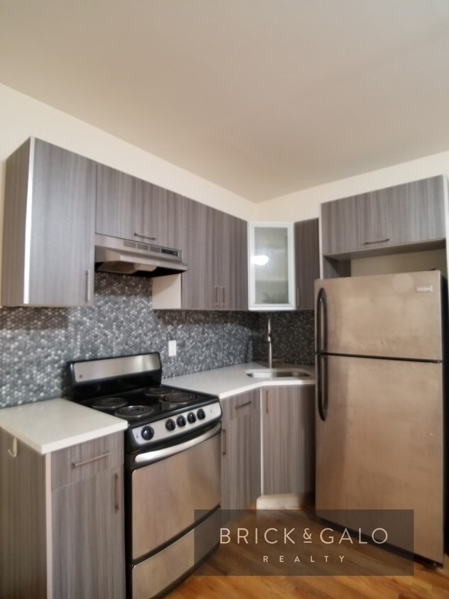 Primary Photo - 2121 Beekman Pl
