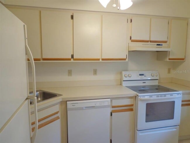 Building Photo - 7294 Cloister Dr
