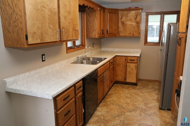 Building Photo - 925 S Harrington Ave