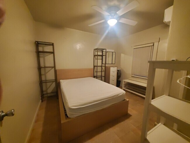 Building Photo - 409 I St