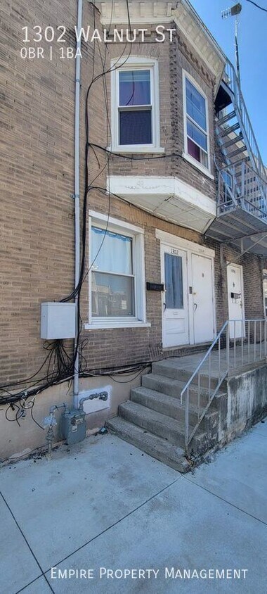 Primary Photo - 1st Floor: Studio / 1 Bathroom Apartment i...
